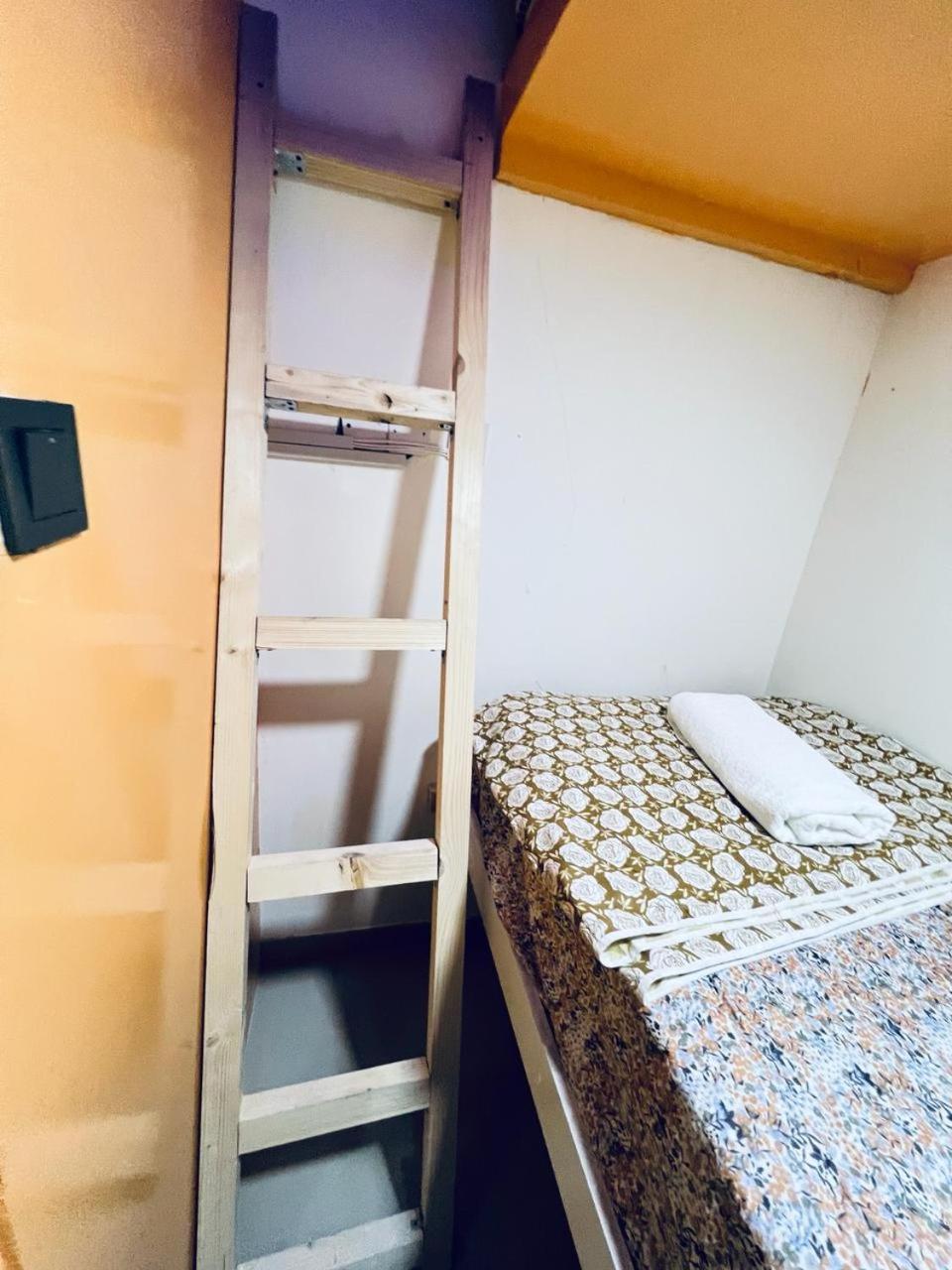 Moon Backpackers Burjman Exit 2, Family Partitions, Loft Partitions, Apartment ดูไบ ภายนอก รูปภาพ