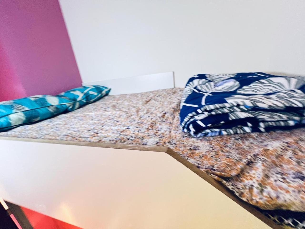 Moon Backpackers Burjman Exit 2, Family Partitions, Loft Partitions, Apartment ดูไบ ภายนอก รูปภาพ