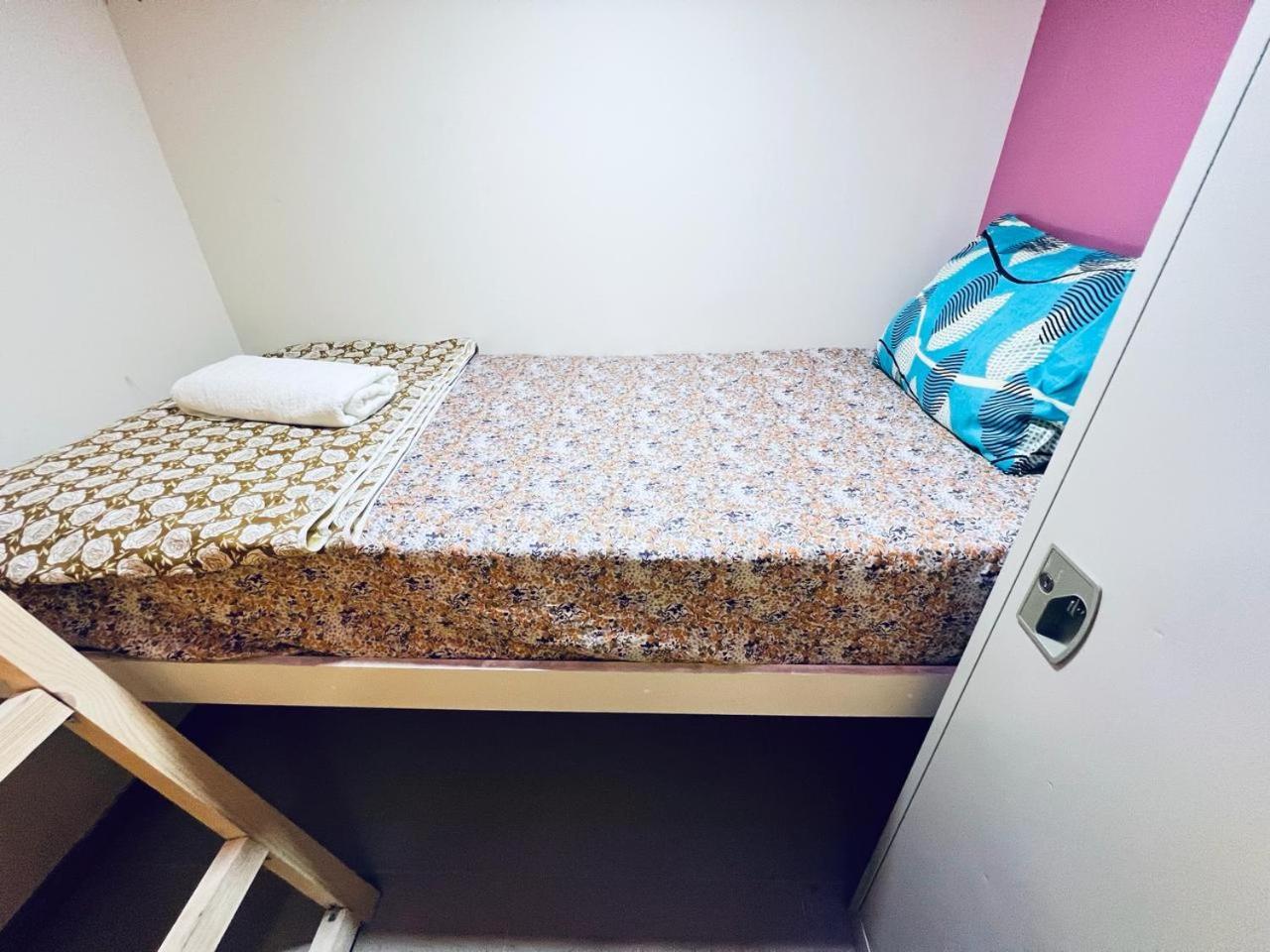 Moon Backpackers Burjman Exit 2, Family Partitions, Loft Partitions, Apartment ดูไบ ภายนอก รูปภาพ