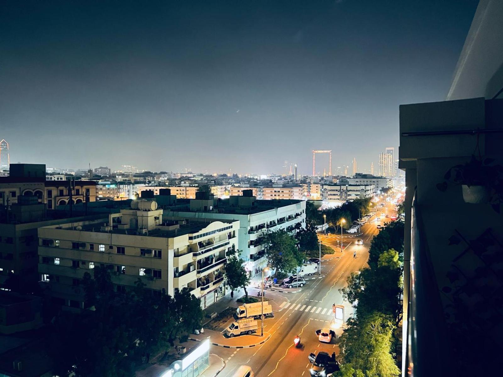 Moon Backpackers Burjman Exit 2, Family Partitions, Loft Partitions, Apartment ดูไบ ภายนอก รูปภาพ