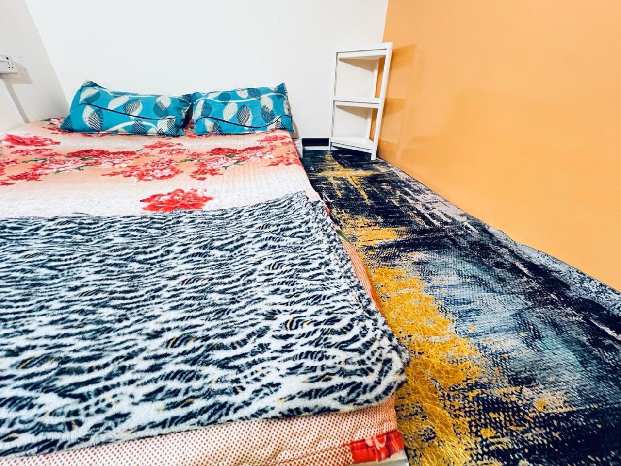 Moon Backpackers Burjman Exit 2, Family Partitions, Loft Partitions, Apartment ดูไบ ภายนอก รูปภาพ